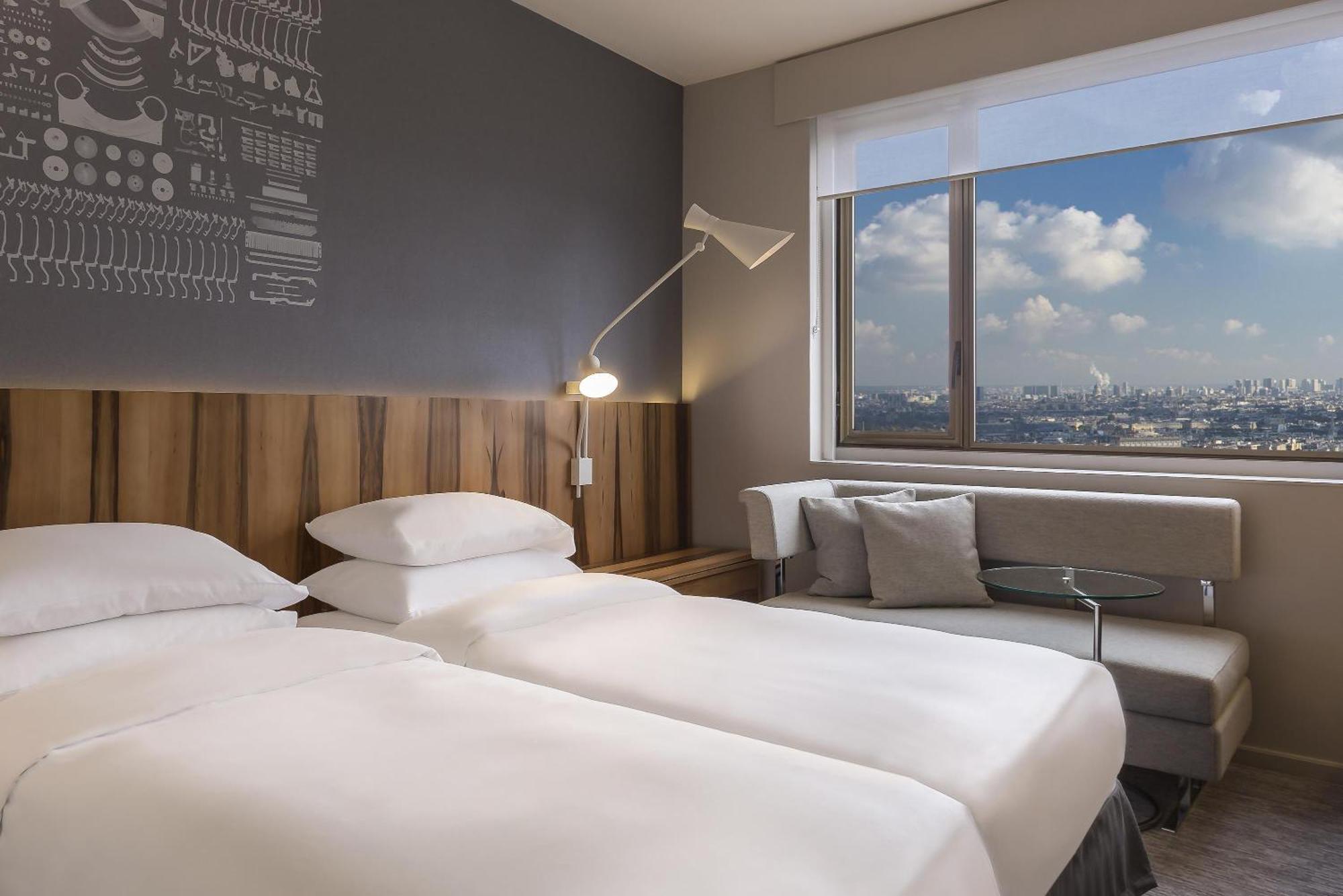 Hyatt Regency Etoile 4*