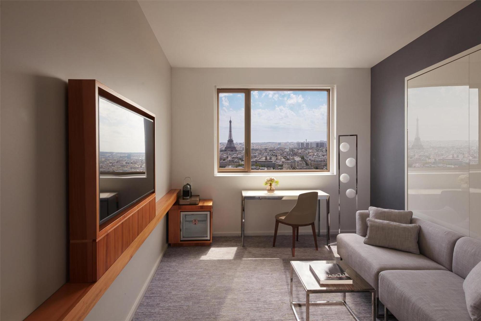 Hyatt Regency Etoile Hotel 4*